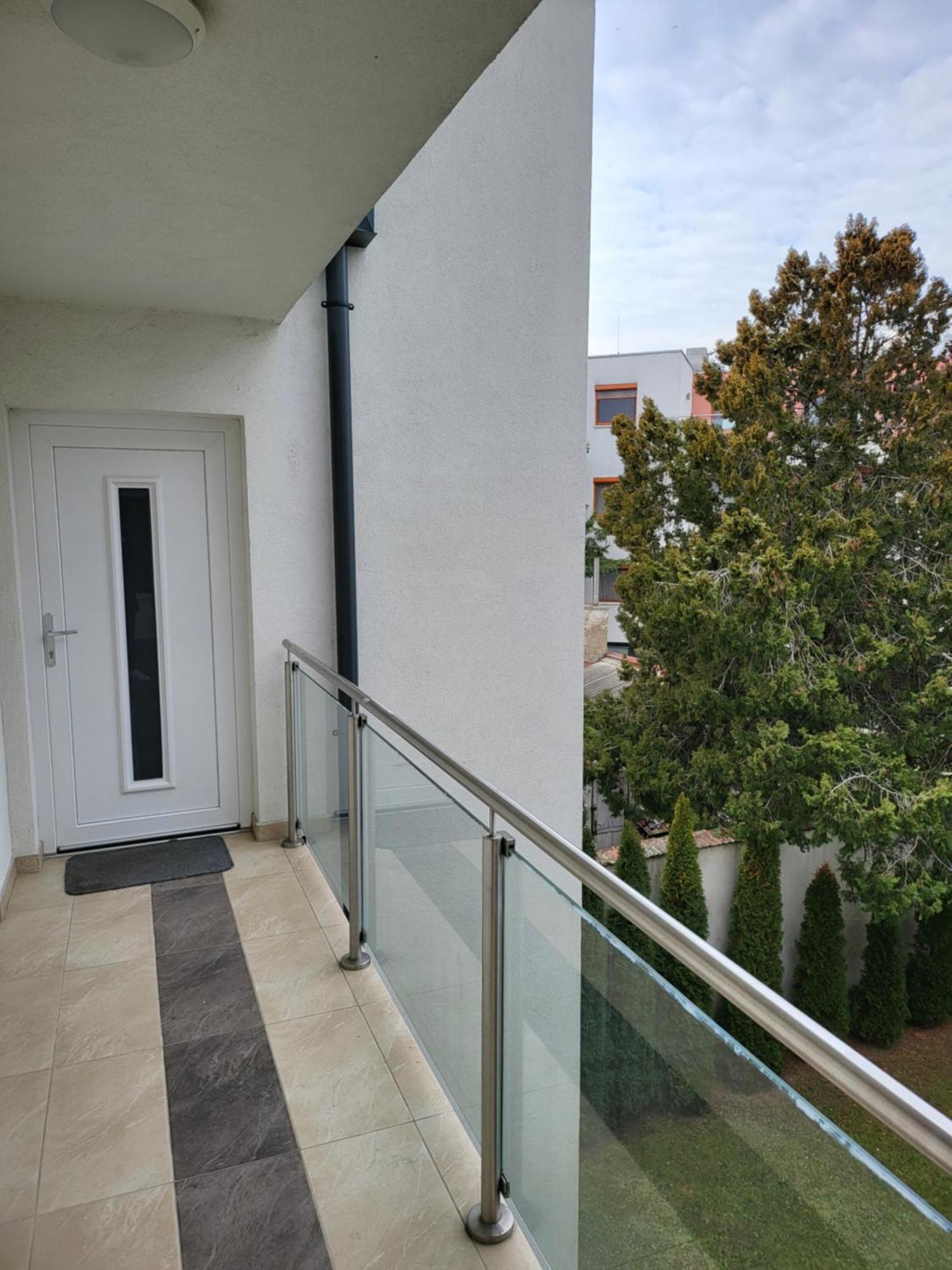 Triangol Apartman: Fuerdo, Belvaros, Egyetem Дьёр Экстерьер фото